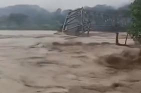 El número de muertos por las inundaciones en Indonesia asciende a 442