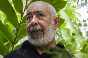 Leonardo Padura: “Estén o no, por ahora, Fidel y Raúl siguen dirigiendo la vida en Cuba”