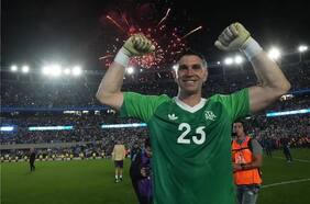 “Sé que no le gusta”: la burla de Dibu Martínez a Brasil que fue reprobada por Lionel Scaloni en la goleada de Argentina