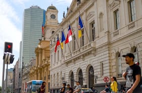 Municipalidad de Santiago pone término anticipado al contrato con empresa Solo Verde por no pago a sus trabajadores