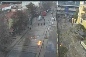 Incidentes en el Instituto Nacional: overoles blancos lanzaron cerca de 30 bombas molotov