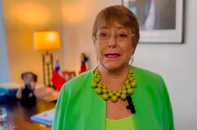 ¿Bachelet a la franja? Expresidenta informa al comando oficialista por el “En contra” que está disponible para grabar