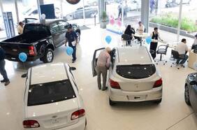 Bloomberg: en la economía más caliente del mundo, los chilenos esperan 13 meses por un auto nuevo