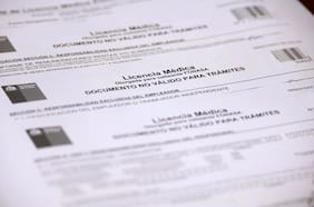 Detienen a siete personas vinculadas a la venta de licencias médicas: emitieron más de 35 mil en cuatro años