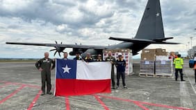 Con casi 20 toneladas de cargamentos: aterriza en Colombia avión de la FACH con ayuda humanitaria tras terremoto