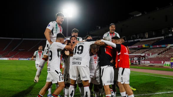 Con un excapitán de la U a la cabeza: el efusivo festejo de Palestino que incluyó una cruel burla a los azules