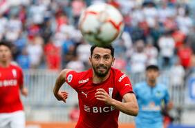 Cimbi para rato: Cristian Cuevas firma su renovación en la UC de Tiago Nunes