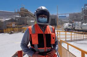 Sube la participación de las mujeres en la minería del cobre en Chile, aunque sigue siendo un desafío