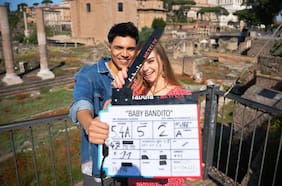 Clases de skate y un diente de oro de Paulina Urrutia: mira el detrás de cámaras de Baby Bandito