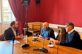 Senadores Macaya (UDI), Castro (PS) y alcalde Luksic piden transparentar impacto real de recortes en Salud