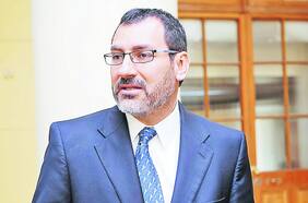 Chile contesta demanda de concesionaria del aeropuerto de Santiago ante el Ciadi: Fisco trabaja con el abogado Andrés Jana