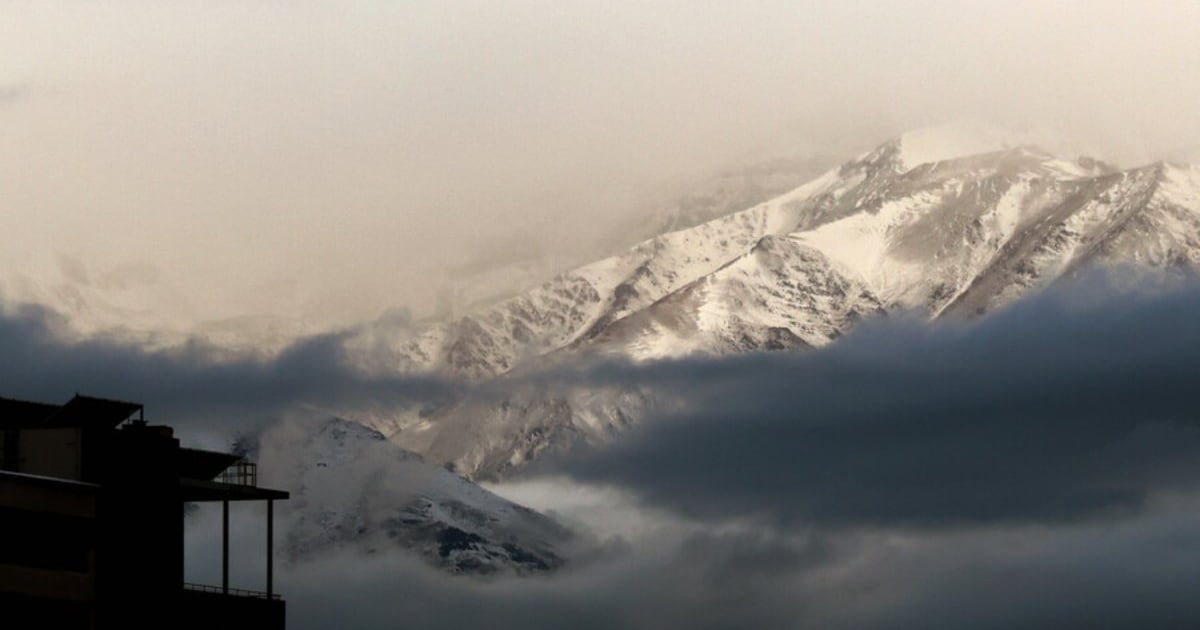 Prevén la llegada de lluvia y nieve a la Región Metropolitana: cuándo vuelve el frío a Santiago