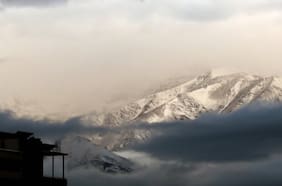 Prevén la llegada de lluvia y nieve a la Región Metropolitana: cuándo vuelve el frío a Santiago
