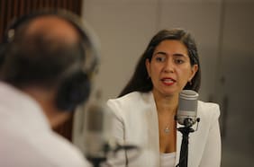 Karina Delfino dice estar “alerta” con recorte fiscal e iniciativas en gobierno de Kast que podrían “afectar” a los municipios