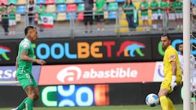 Eduardo Vargas anota el gol que clasifica a Audax Italiano a la Sudamericana y deja a Colo Colo con un pie y medio afuera