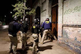 Eran buscados por el FBI: 24 chilenos detenidos tras desarticulación de estructura criminal dedicada al lavado de activos