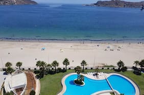 La playa en Chile que fue destacada por un medio argentino: “El mar es calmo y se disfruta sin apuro”