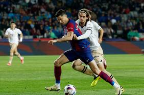 Barcelona remonta ante Valencia, asegura su presencia en la próxima Champions y le da una mano al Betis