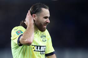 Ben Brereton deja atrás el trago amargo con la Roja y celebra desde el punto penal en la clasificación del Southampton en la EFL