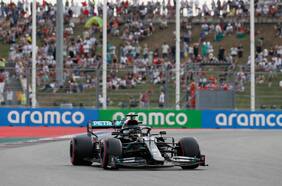 Hamilton gana la pole de Rusia en una clasificación marcada por el accidente de Vettel