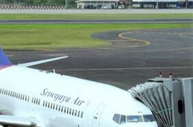 Avión de pasajeros indonesio cae al mar luego de despegar desde la capital Yakarta