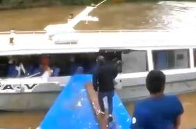 Seis personas heridas tras trágico choque de dos embarcaciones en Perú