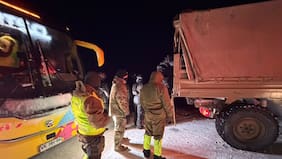 Carabineros y Ejército concretan en San Pedro de Atacama rescate de 59 personas aisladas en ruta internacional 27-CH