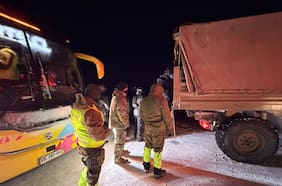 Carabineros y Ejército concretan en San Pedro de Atacama rescate de 59 personas aisladas en ruta internacional 27-CH