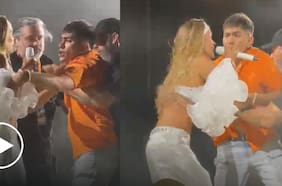 El tenso momento en que Karol G es acosada por un fanático durante un concierto en Canadá
