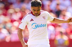 La prensa española apunta contra Gabriel Suazo tras la derrota del Sevilla: “Falló en todas las jugadas de los goles”