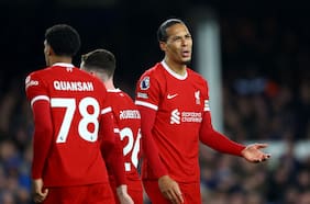 Una derrota que dolió: Van Dijk despedaza a sus compañeros del Liverpool tras ceder terreno en la Premier League
