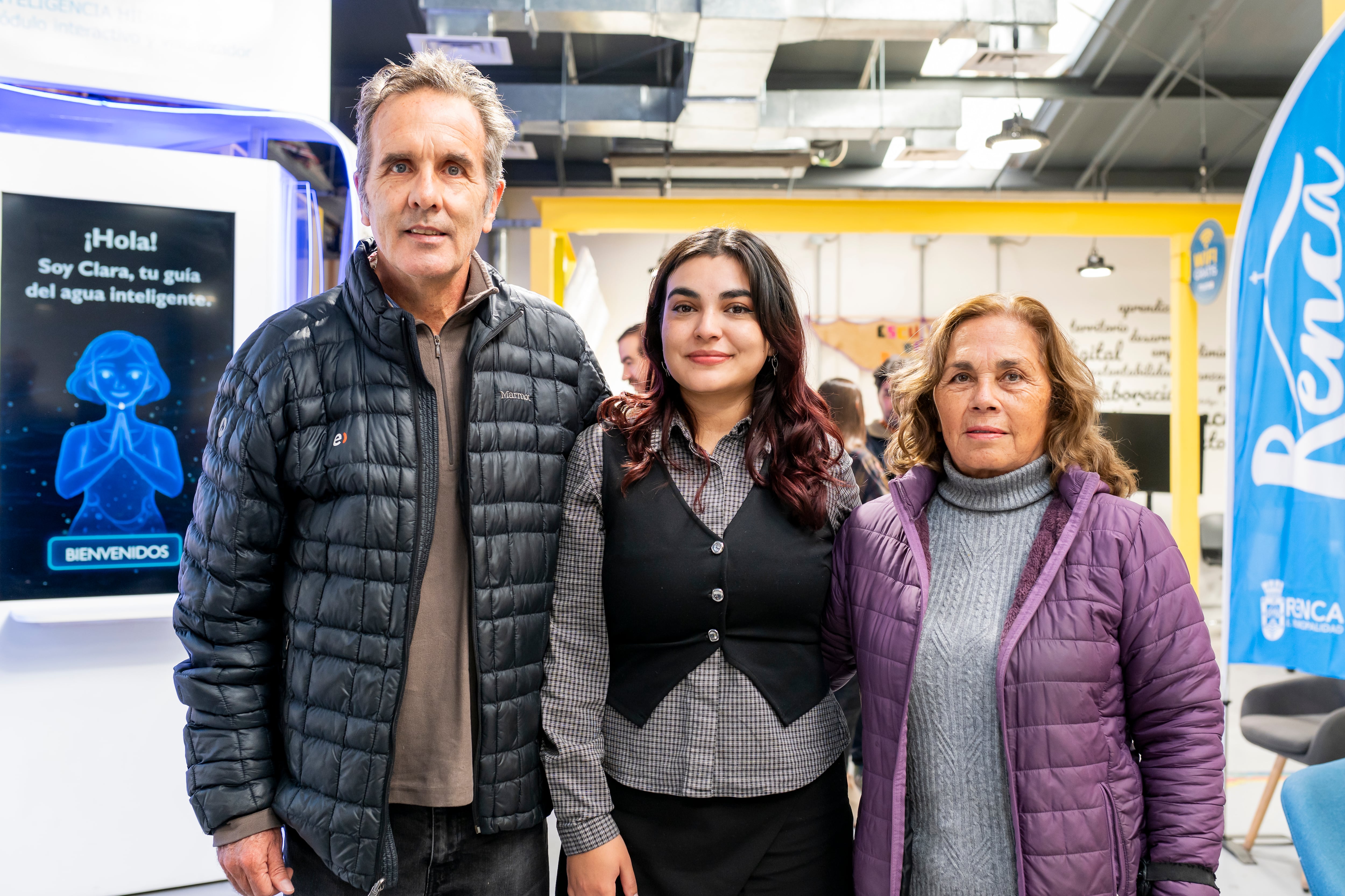 Arturo Domínguez, analista senior de Proyectos Sociales de Entel; Daniela Ramírez-Benavides, líder de Estrategia y Desarrollo de SeniorLab UC; y Fabiola Díaz, ex alumna.ejecutivo de Skillnest.