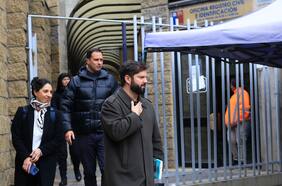 Boric inscribe a su hija en Registro Civil: “Se requiere un posnatal masculino mayor, de más tiempo”