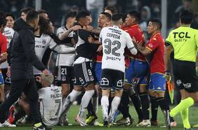 La trifulca que calentó el final de Colo Colo - Unión Española y que acabó con cuatro expulsados
