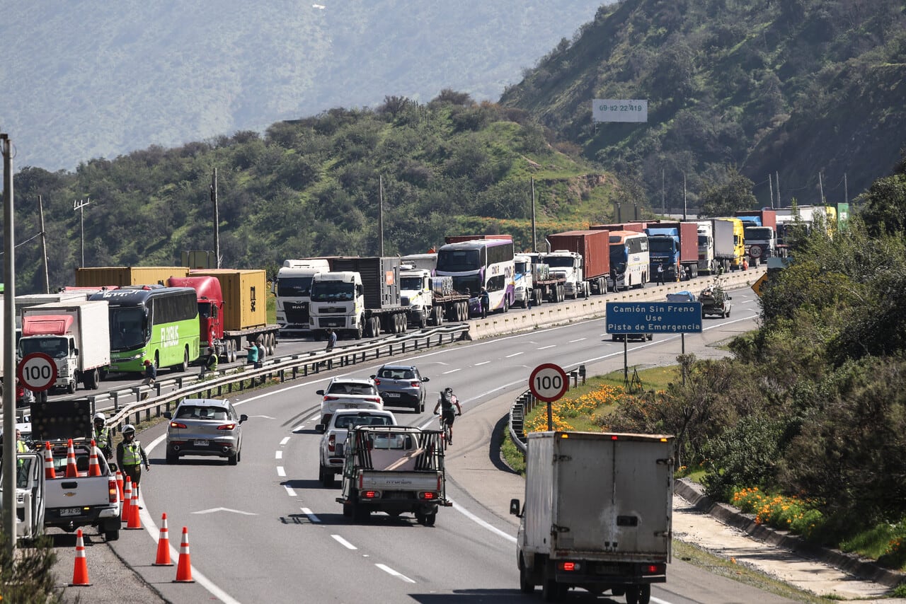 Más de 400 mil vehículos ya han salido de Santiago y MOP prepara operativo para el fin de semana largo de Fiestas Patrias