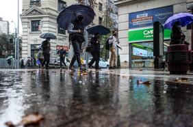 ¿Lloverá este fin de semana? Después de seis meses secos, Santiago y zona central podrían recibir las primeras precipitaciones del año