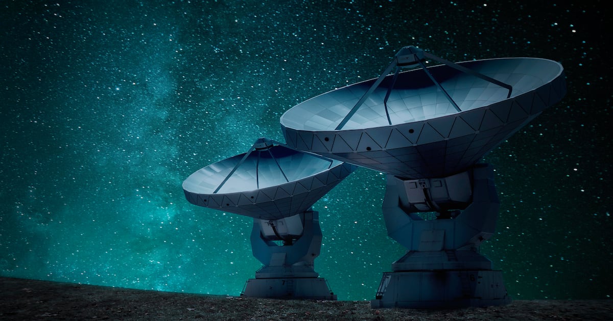 Una misteriosa señal de radio interestelar ha estado parpadeando cada 22 minutos por más de 30 años - La Tercera