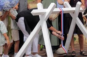 Familia Piñera Morel pone primera piedra para la construcción de una capilla en memoria del exmandatario