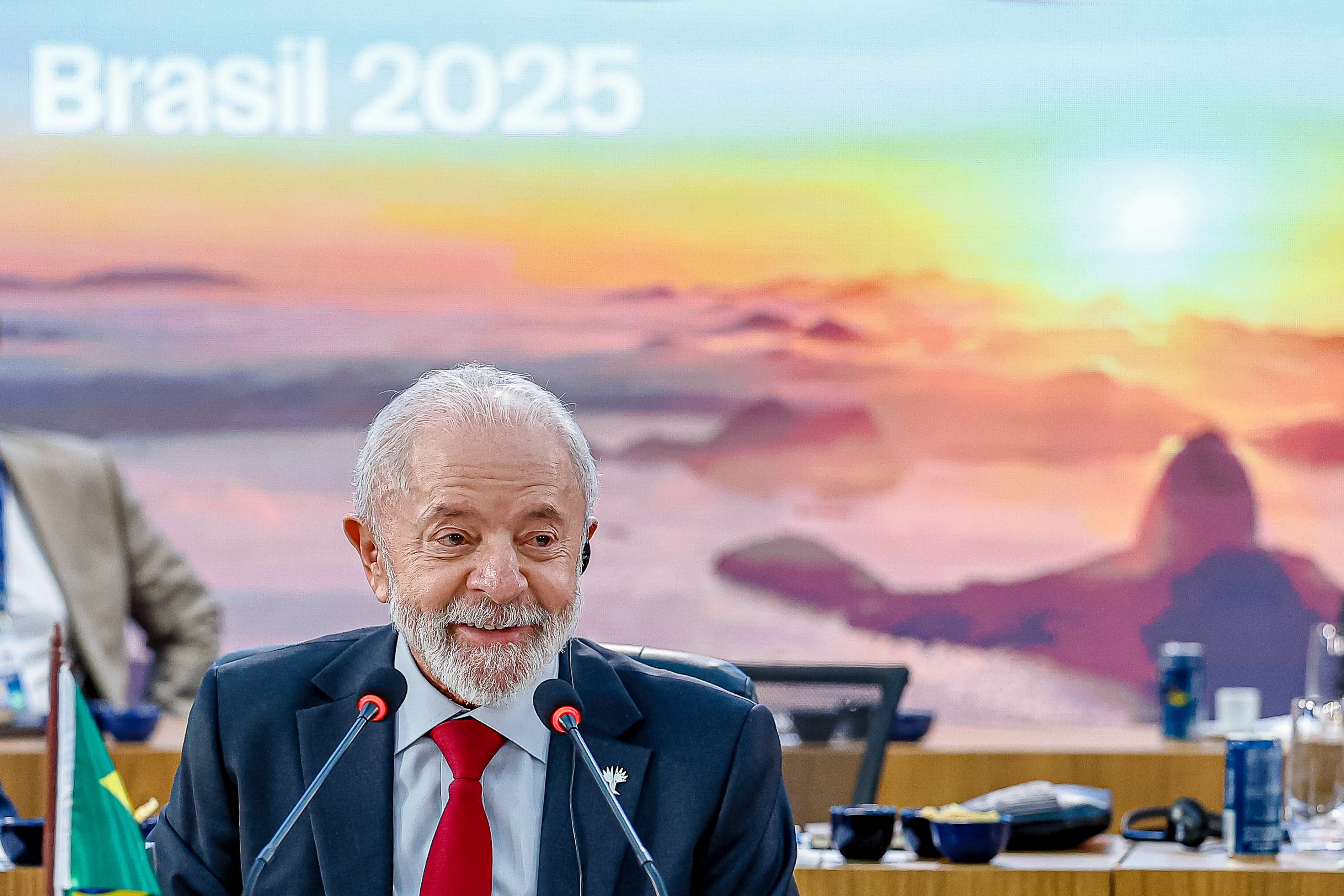 El presidente de la República, Luiz Inácio Lula da Silva, durante la sesión plenaria “Paz y Seguridad y Reforma de la Gobernanza Global”, en el Museo de Arte Moderno (MAM), en Río de Janeiro, el 6 de julio de 2025. Foto: Agencia Brasil