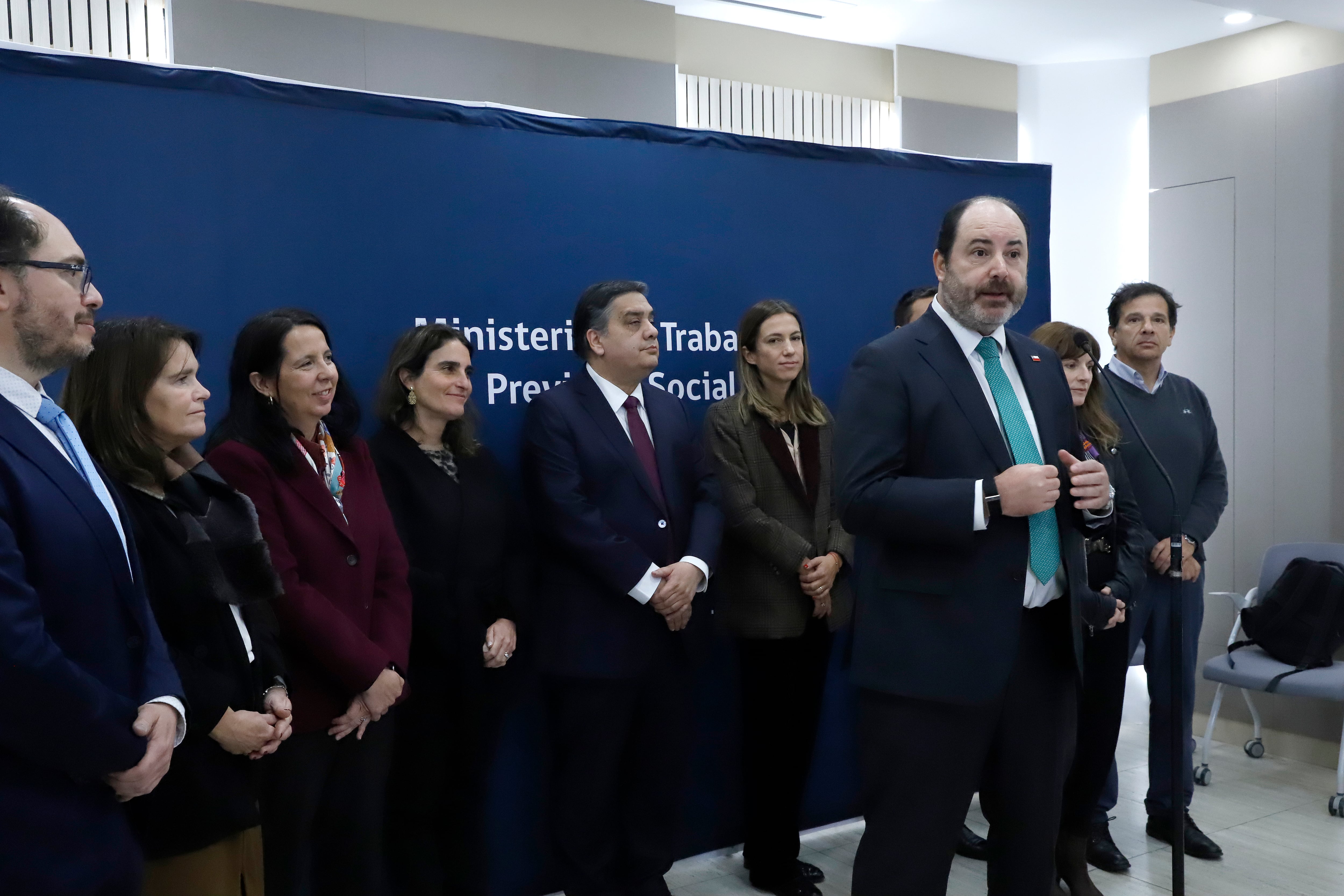 Expertos de "Mesa de Reactivación Laboral" propone 22 medidas al gobierno para enfrentar crisis de empleo