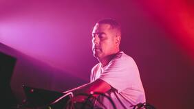 Miguel Conejeros, músico chileno: “Hoy la electrónica está más etiquetada. No es mejor ni peor, simplemente diferente”