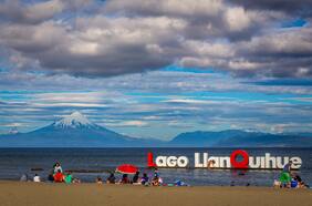 Amenazas climáticas y humanas: Villarrica y Llanquihue podrían ser los próximos lagos en problemas en Chile