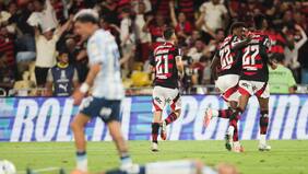 Copa Libertadores: el Flamengo de Erick Pulgar da con el arco en el final y derrota por la mínima a Racing