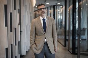 La variada cartera de clientes del abogado Luis Cordero: la ministra Tohá, María Luisa Brahm, Codelco, los notarios y la defensora de la Niñez