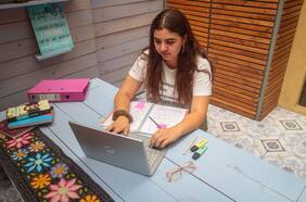 Los movimientos tras el año del Covid: notebooks desplazan a los LCD y audífonos se transforman en el segundo artículo tecnológico más vendido en el país