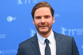 Sanfic 2021 trae a Daniel Brühl como invitado y exhibirá filmes sobre Bowie y Fassbinder