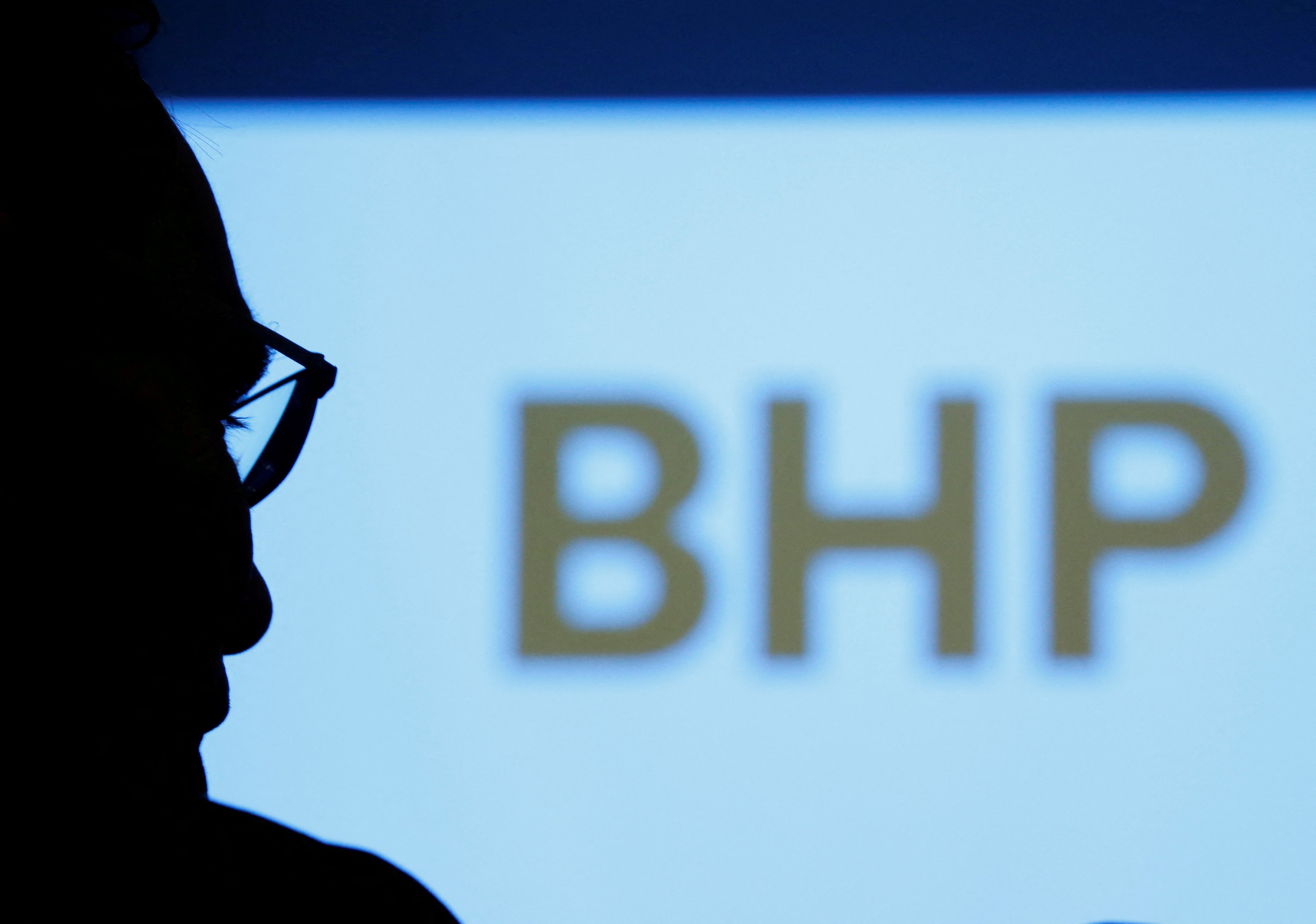 Gigante BHP roza las 2 millones de toneladas en producción de cobre, pero prevé una baja para 2027