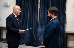 Tras ásperos cruces: Boric recibe al embajador de Estados Unidos para entrega de cartas credenciales