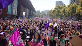 Coordinadora 8M calcula al menos 500 mil asistentes a marcha en Santiago y llama a huelga para este lunes