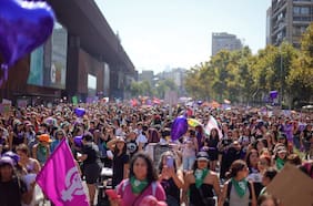 Coordinadora 8M calcula al menos 500 mil asistentes a marcha en Santiago y llama a huelga para este lunes